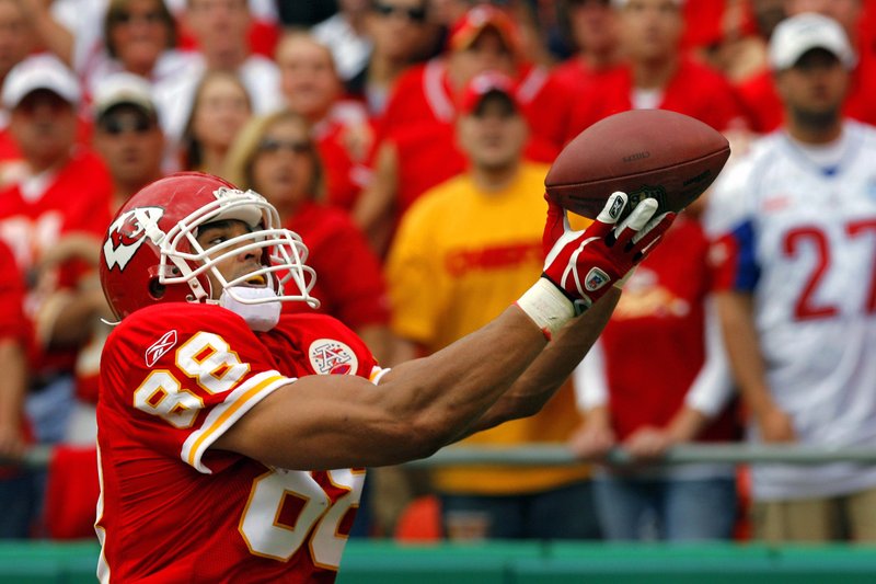 Tony Gonzalez enters hall with 3 DBs who tried covering him