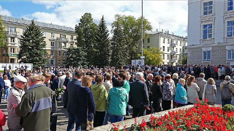 People gather Monday in Sarov, Russia, for the funerals of the nuclear engineers who died last week. 