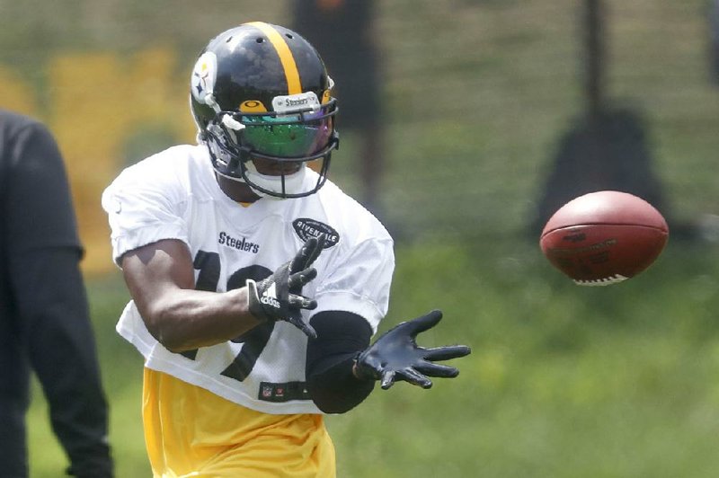 Smith-Schuster now a youthful leader of Steelers' receivers