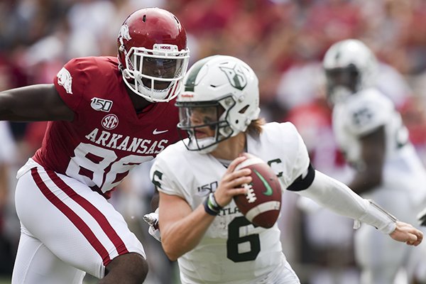 Arkansas defensive end Jamario Bell (86) chases Portland State quarterback Davis Alexander during a game Saturday, Aug. 31, 2019, in Fayetteville. 