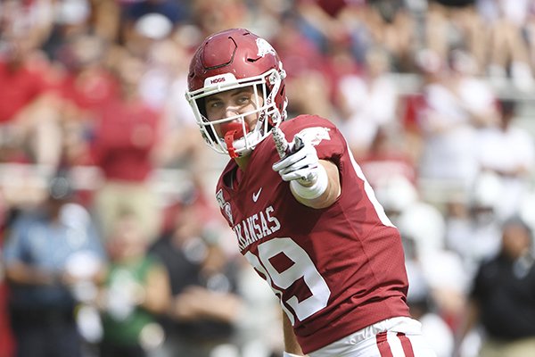 Arkansas tight end Grayson Gunter gets ready to run a play against Portland State during a game, Saturday, Aug. 31, 2019 in Fayetteville. (AP Photo/Michael Woods)