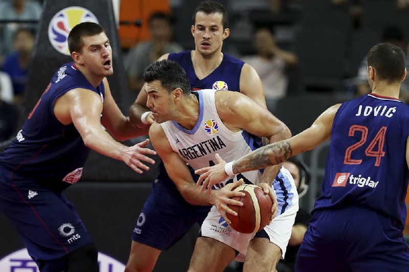 Veteran Scola Helps Argentina Advance