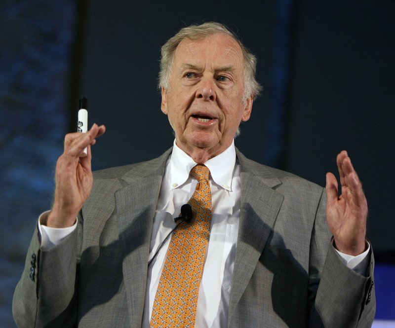  In this July 30, 2008, file photo, oil and gas developer T. Boone Pickens addresses a town hall meeting on energy independence in Topeka, Kan. 