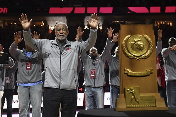 Former Arkansas coach Nolan Richardson calls the hogs with members of the 1994 Razorback National Championship basketball team during half time of an NCAA college basketball game, Saturday, March 2, 2019 in Fayetteville. The ceremony marked the 25-year anniversary of the National Championship game. (AP Photo/Michael Woods)

