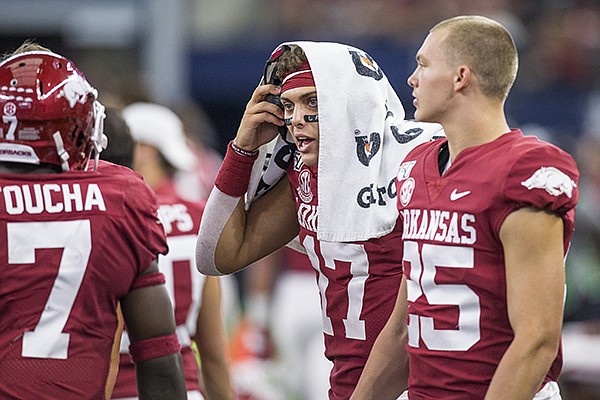 WholeHogSports - Starkel injured during Razorbacks' loss to Aggies