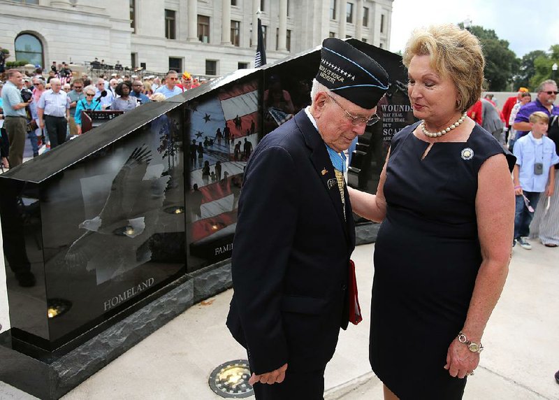Arkansas first lady Susan Hutchinson speaks with Medal of Honor recipient Hershel “Woody” Williams after Saturday’s dedication ceremony for the Arkansas Gold Star Families Memorial. More photos are available at www.arkansasonline.com/929goldstar/