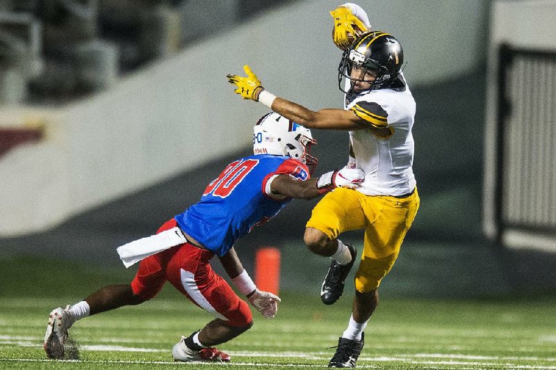 Watson Chapel’s Kevin Compton (left) dodges a tackle attempt by Little Rock Parkview’s Kamryn Dunnick on Thursday at War Memorial Stadium in Little Rock. Watson Chapel won 44-40. More photos are available at arkansasonline.com/1011parkview/