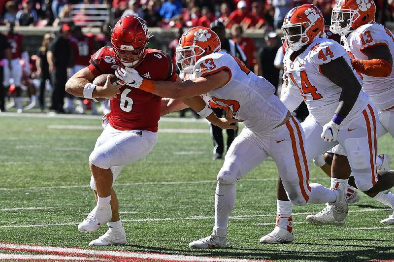 Clemson linebacker Chad Smith (43) grabs Louisville quarterback Evan Conley (6) during the Tigers’ 45-10 victory on Saturday. The Tigers’ defense is allowing 12 points and 256 yards per game. 