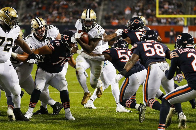 New Orleans Saints running back Latavius Murray scores between Chicago Bears defensive tackle Abdullah Anderson (76) and inside linebacker Danny Trevathan (59) during the second half Sunday in Chicago. Murray had 27 carries for 119 yards and 2 touchdowns in the Saints’ 36-25 victory. 