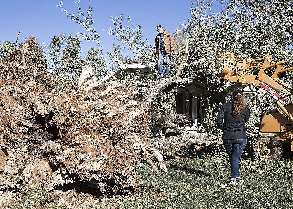 Tornadoes suspected in state; storm kills NW Arkansas man, cuts power ...