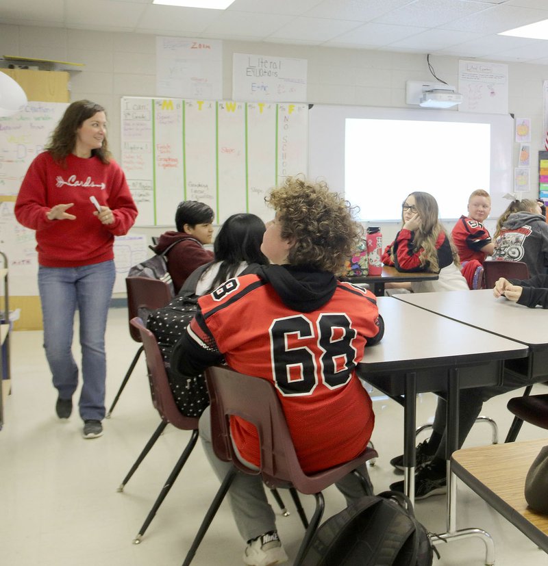 LYNN KUTTER ENTERPRISE-LEADER Jaime Pair, a math teacher at Farmington Junior High, meets with her advisory group. Students at the school meet in advisory groups 30 minutes every day after lunch.