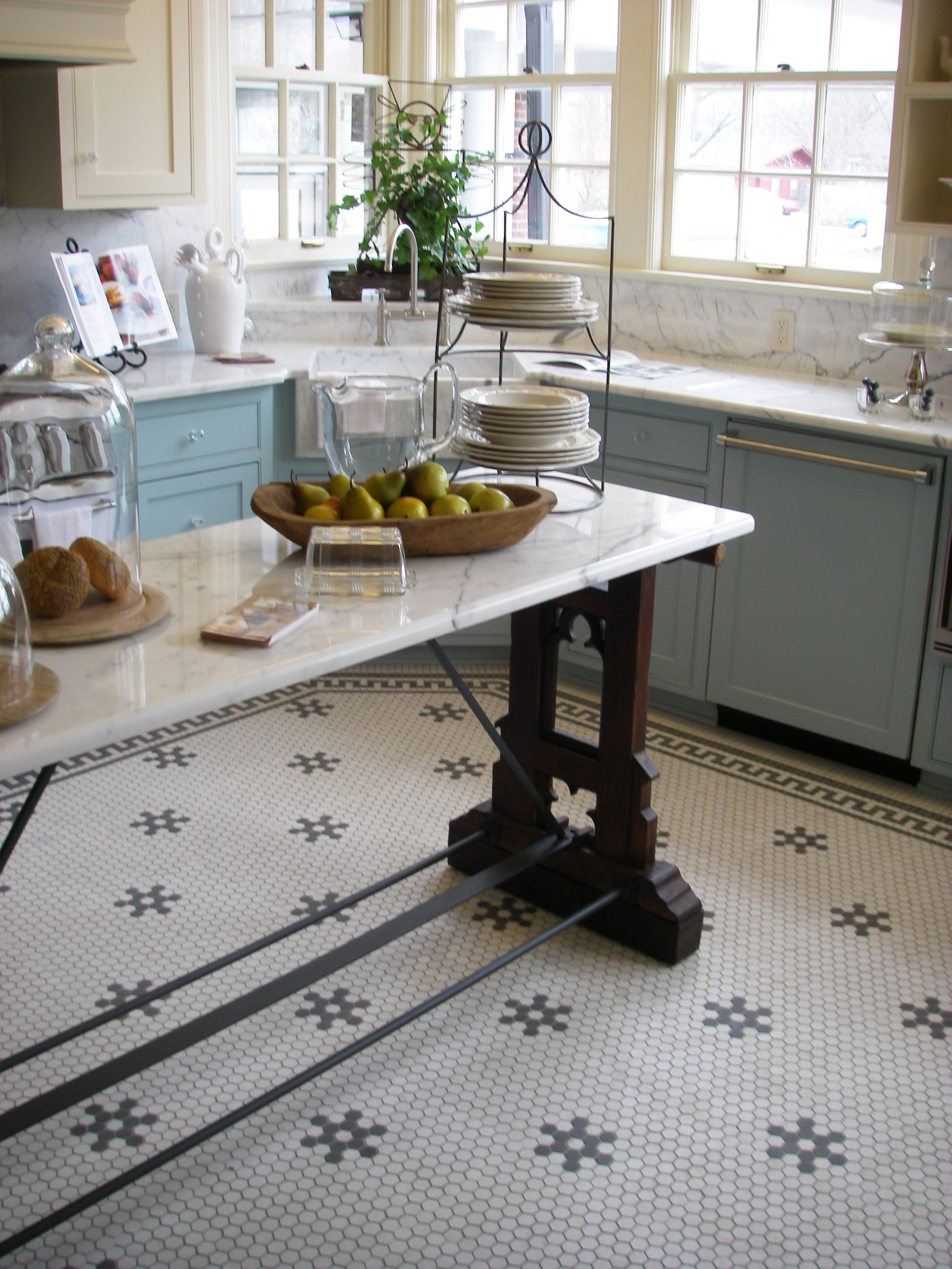 Back In Tile Classic Mosaic Flooring From Yesteryear Is Enjoying A Comeback