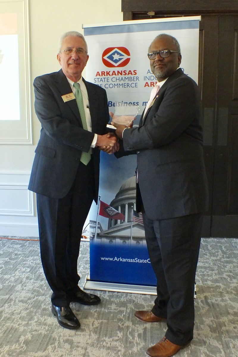 Arkansas State Chamber President and CEO Randy Zook (left) presents State Rep. David Fielding with a 2019 Business Matters Leadership Award.