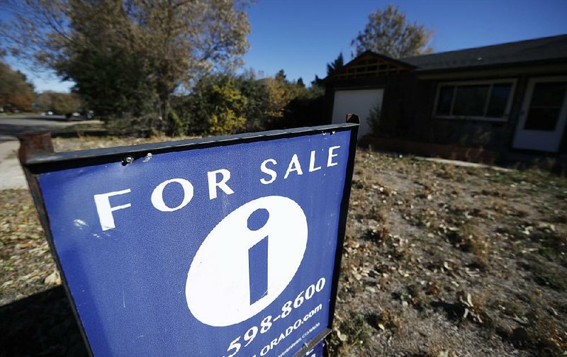 U.S. long-term mortgage rates fell this week while mortgage applications were flat, with refinancing applications accounting for almost 60% of mortgage activity, Freddie Mac reported Thursday. 