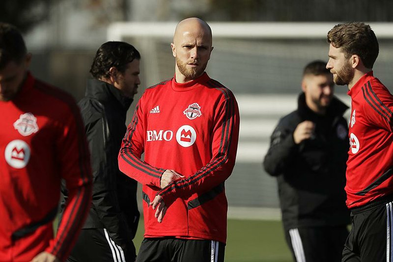 Questions over midfielder Michael Bradley’s future with Toronto FC loom as the team prepares for Sunday’s MLS Cup championship against the Seattle Sounders. 