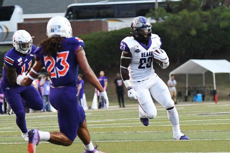 Although Southeastern Louisiana and Central Arkansas both rely on passing for most of their offense, each has a main running back to supplement. For the Bears, it’s Carlos Blackman, who is averaging 53.8 yards per game. 