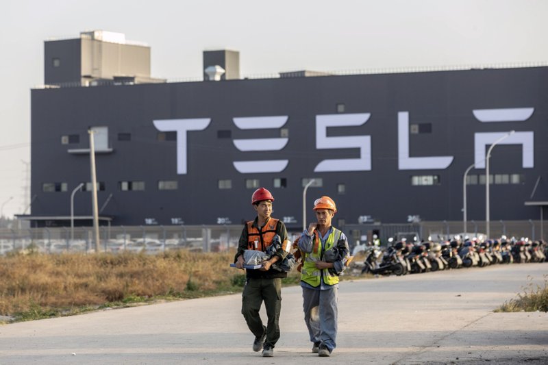 Tesla’s new Gigafactory in Shanghai is predicted by Elon Musk to make at least 1,000 cars a week by year’s end. 