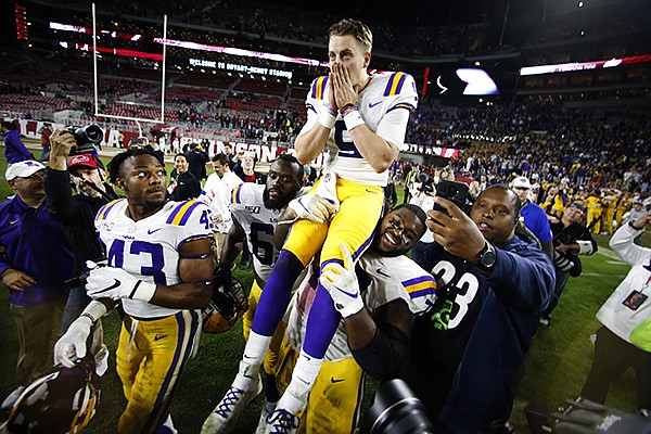 VIDEO: Joe Burrow Sinks Game-Winning Shot in Basketball Competition Against  Oklahoma