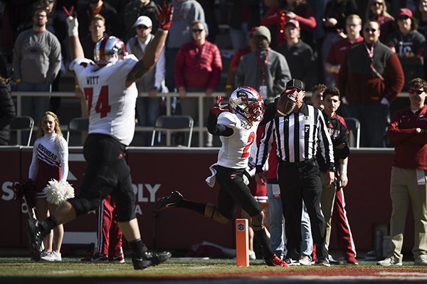 WholeHogSports - Hogs' Offense Coughing Up Points