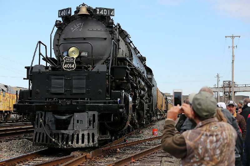 PHOTOS/VIDEO: Largest operating steam locomotive in world chugs in for