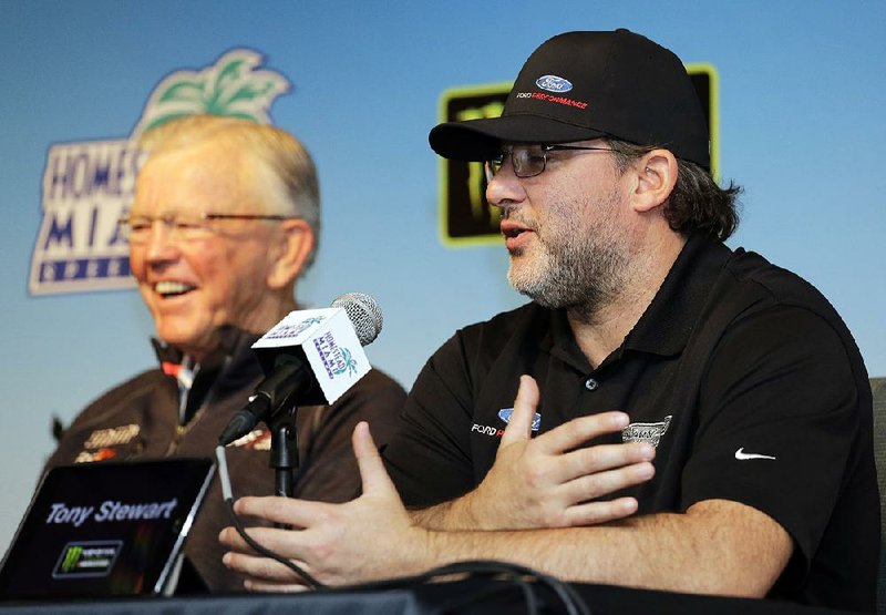 Tony Stewart (right), owner of Stewart-Haas Racing, is hoping to win a NASCAR championship as an owner when Kevin Harvick starts in Sunday’s Ford Ecoboost 400. His main competition is his former boss Joe Gibbs (left), who has three drivers battling for the title in Martin Truex Jr., Denny Hamlin and Kyle Busch.