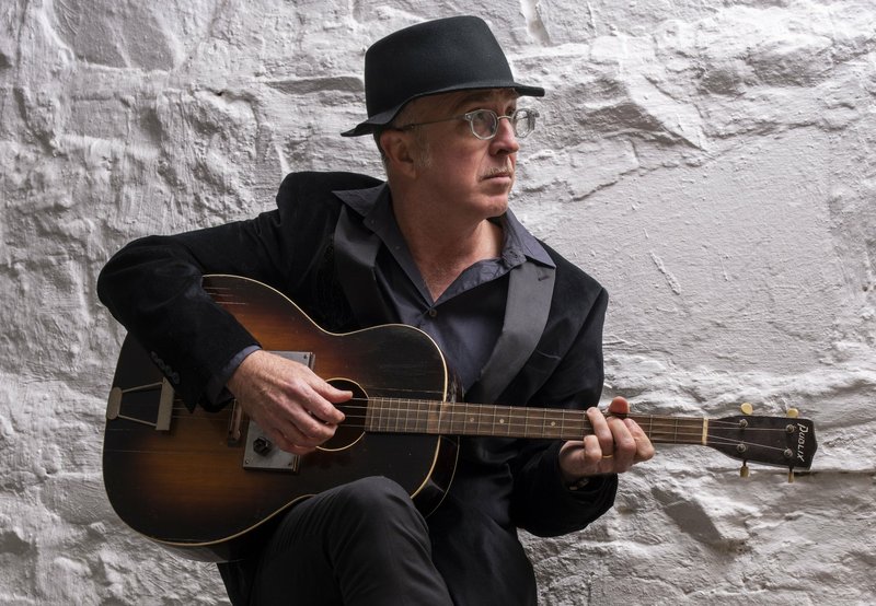 Singer-songwriter Chris Maxwell returns to his hometown of Little Rock for a performance on Saturday that will benefit the Joe Cripps Foundation.