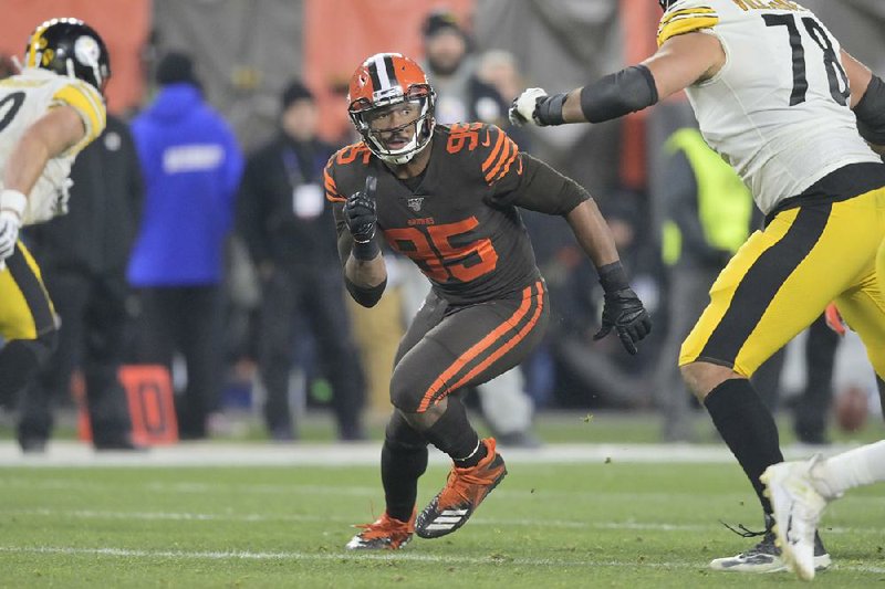 Browns' Myles Garrett suspended indefinitely; Steelers' Maurkice