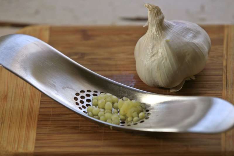 How to Peel and Mince GARLIC, Garlic Press Review