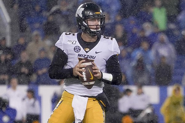 Missouri quarterback Taylor Powell (5) drops back to pass the ball during the NCAA college football game, Saturday, Oct. 26, 2019, in Lexington, Ky. (AP Photo/Bryan Woolston)


