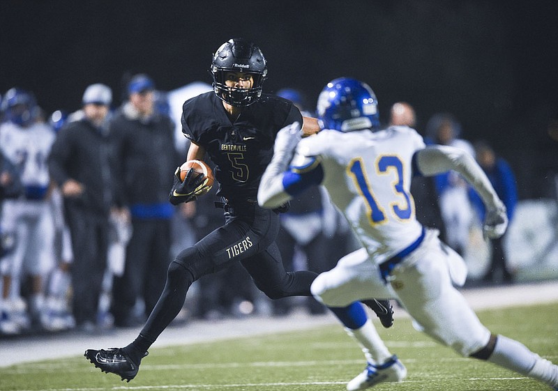 NWA Democrat-Gazette/CHARLIE KAIJO Bentonville wide receiver Chas Nimrod (5) carrie the ball, Friday, November 29, 2019 during the Class 7A semifinal at Bentonville High School in Bentonville.