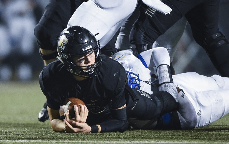 NWA Democrat-Gazette/CHARLIE KAIJO Bentonville Ben Pankau (10) carries the ball, Friday, November 29, 2019 during the Class 7A semifinal at Bentonville High School in Bentonville.