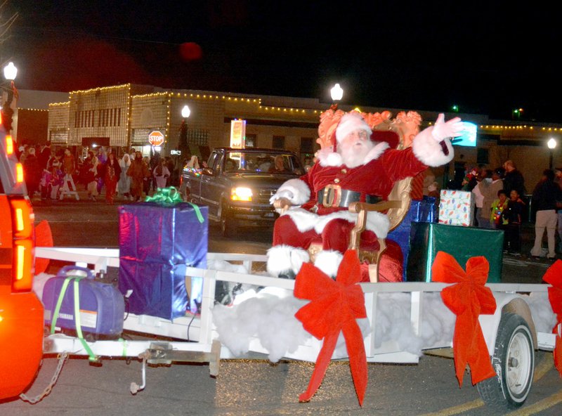 Marc Hayot/Herald-Leader It would not be Christmas without Santa. Santa Claus waves at the crowd at the 2019 Christmas Parade.