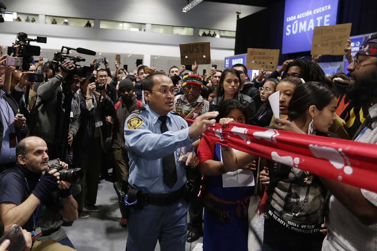 Protesters vent their anger as UN climate talks stutter | Hot Springs ...