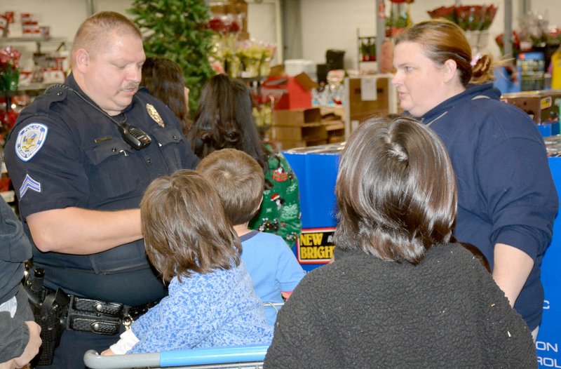 Cops and kids go Christmas shopping | Siloam Springs Herald-Leader