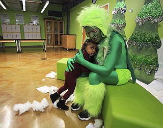 PHOTOS: Little Rock TV anchor dresses up as Grinch, reads to children at  library event | The Arkansas Democrat-Gazette - Arkansas' Best News Source