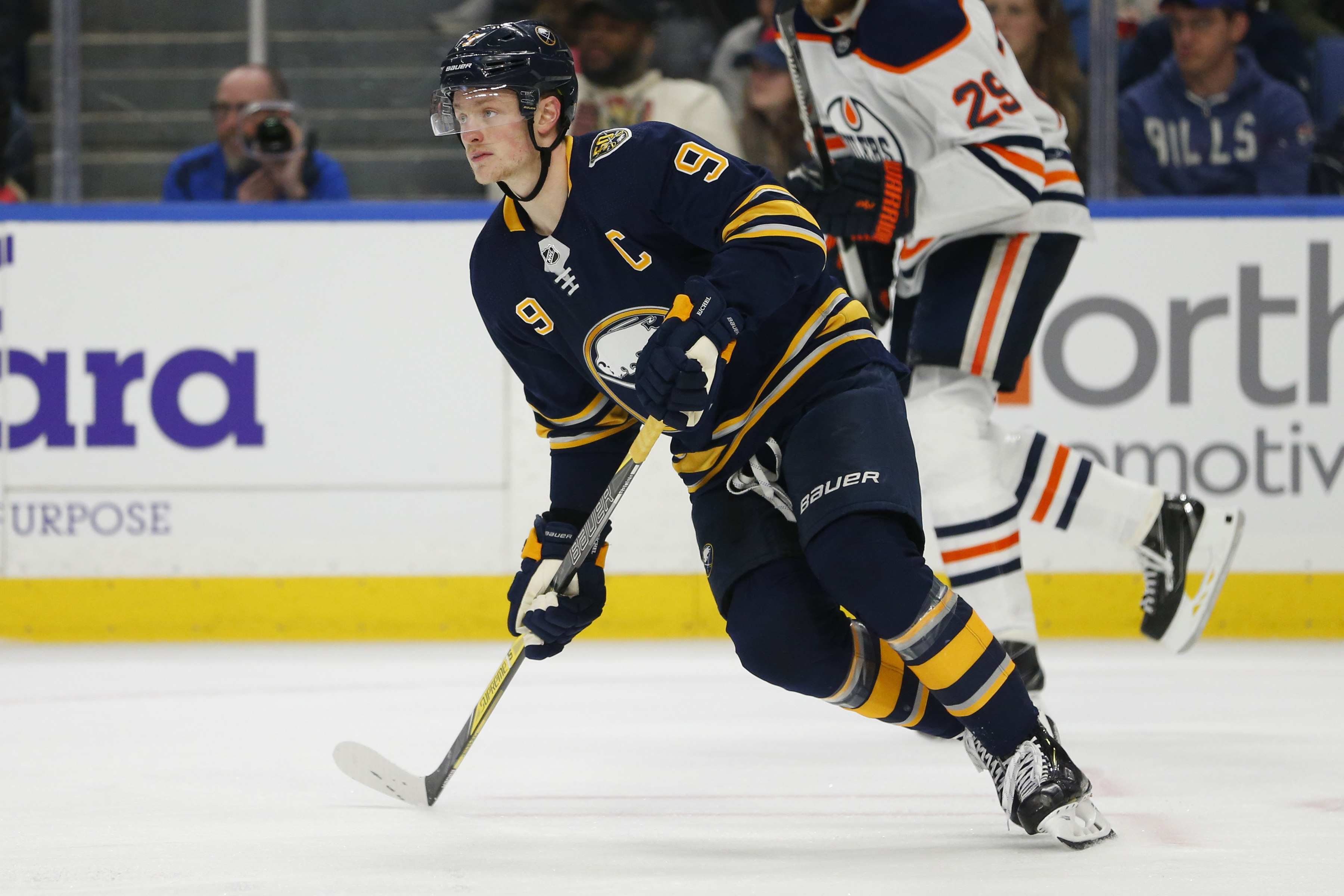 NHL -- Buffalo Sabres' Jack Eichel, Winnipeg Jets' Mark Scheifele