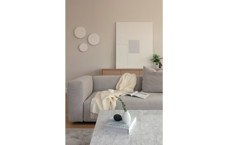 Kashi Shikunova chose a warm white paint color for this room in Bina Gardens in London. To create visual interest, she suggests layering shades of neutrals that complement and contrast.
(The Washington Post/Simon Eldon)