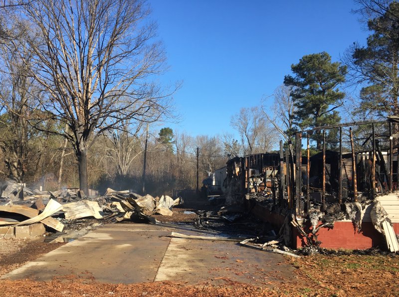 A fire destroyed 2 mobile homes in Pulaski County on Tuesday morning.