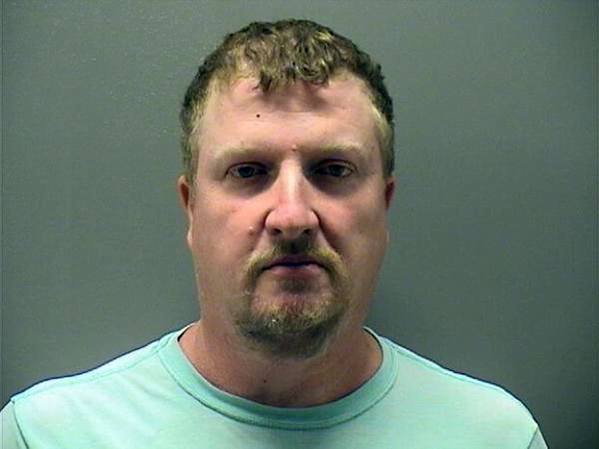 Royal man arrested after allegedly threatening to shoot workers, police ...