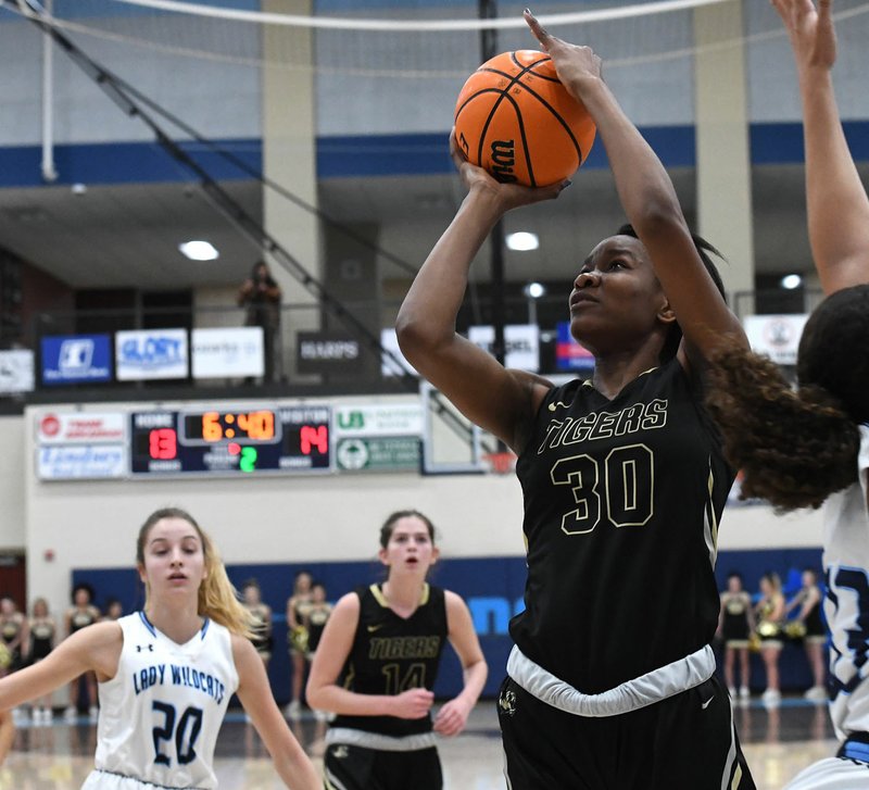 NWA Democrat-Gazette/J.T. WAMPLER Bentonville's Maryam Dauda shoots against Har-Ber Tuesday Jan. 7, 2020. Bentonville won 65-46. Check out nwaonline.com/200108Daily/ for today&#xed;s photo gallery.