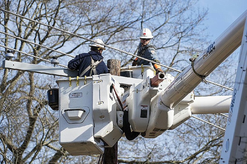 Entergy crew members work to remove a damaged wooden cross arm and affix a new fiberglass replacement in Maumelle on January 8, 2019. The forced outage to replace the arm was estimated to last three hours and affected approximately 400 users including three businesses and a four way traffic light. (Arkansas Democrat-Gazette/Jeff Gammons)