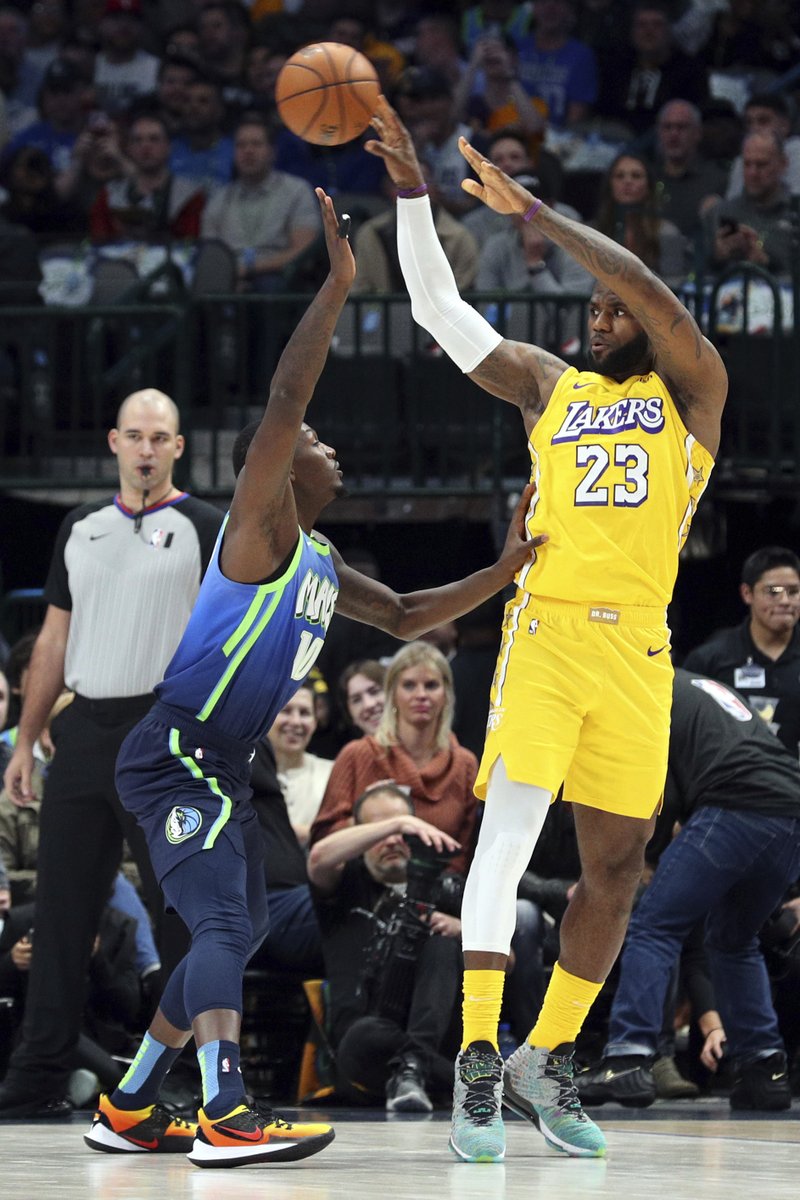 This Day In Mavs History: Mavs sweep the Lakers - Dallas Sports Fanatic