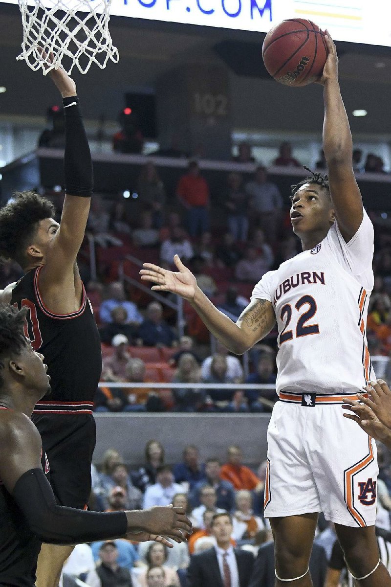 Auburn guard Allen Flanigan (22), who played at Little Rock Parkview, takes a shot Saturday during the No. 5 Tigers’ 82-60 victory over the Bulldogs in Auburn, Ala. Flanigan had a career-high 12 points.