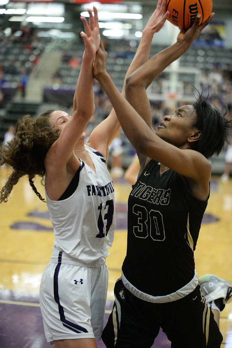 Bentonville’s Maryam Dauda (right) tries to take a shot against  Fayetteville’s Sasha Goforth on Friday during the Tigers’ 55-53  victory over the Bulldogs at Bulldog Arena in Fayetteville. More photos are available at arkansasonline.com/118basketball/
(NWA Democrat-Gazette/Andy Shupe)