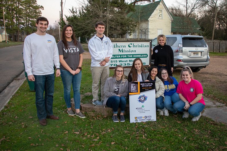  Left to right: Kyle Plunk, Johanna Baker, Jeremy Hunter, Allysia Hurt, Macye Plunk, Karaline McCracken, Katherine Berry, Director SAU+VISTA, Leanna Allen, and Jenna Carter participated in a Day of Service at Southern Christian Mission, a homeless shelter in Magnolia, in honor of MLK Day.