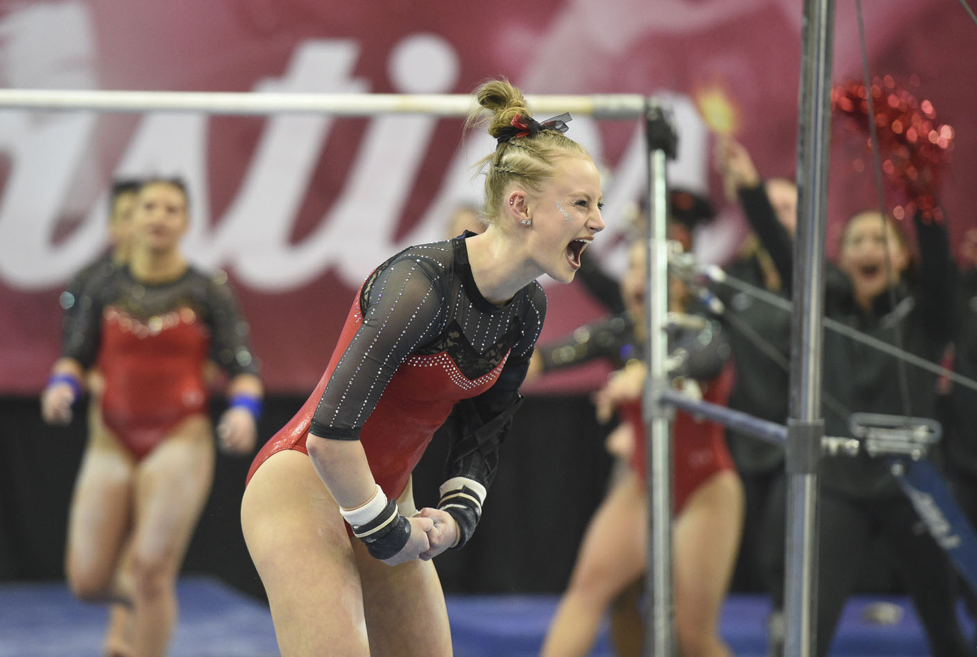 WholeHogSports Razorback gymnastics goes big, beats Auburn