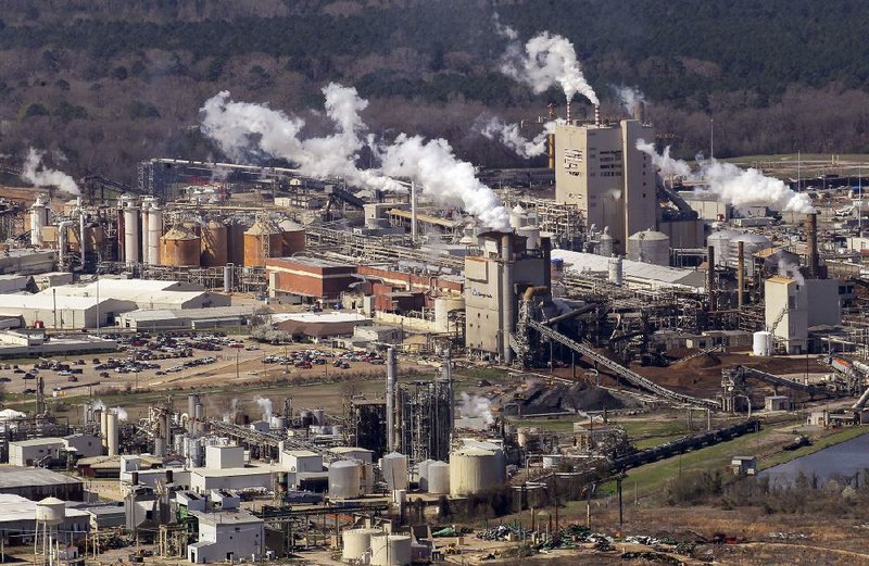 An aerial view shows the Georgia-Pacific paper mill in Crossett in 2018, the year the company entered a settlement with the U.S. Environmental Protection Agency, the U.S. Department of Justice and the Arkansas Division of Environmental Quality over hydrogen sulfide emissions at the plant. Under an amended settlement, Georgia-Pacific would alter the projects in order to reduce different emissions, but would still spend the same amount and pay the same fines.
(Democrat-Gazette file photo)