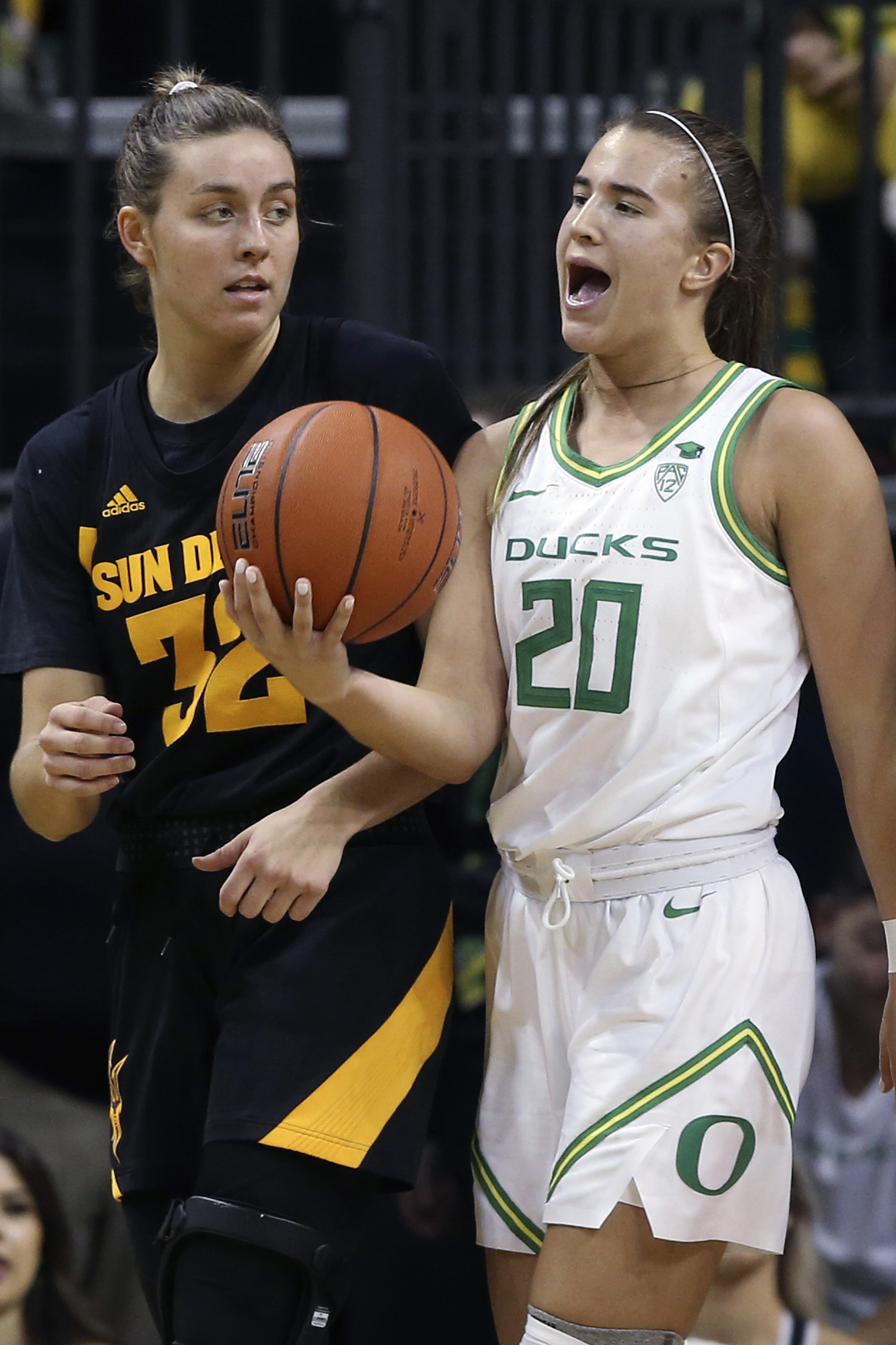 Ionescu hits 20 straight shots for a record 37 points to win the 3