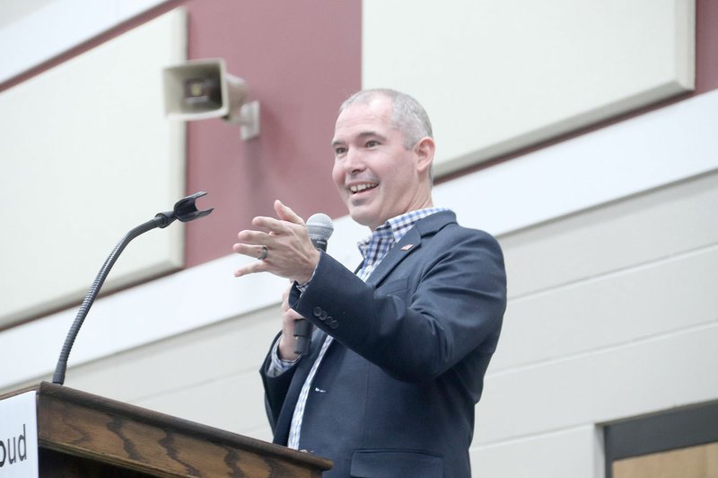 LYNN KUTTER ENTERPRISE-LEADER Joe Donaldson, president of Sam's Furniture in Springdale, speaks at the Lincoln Area Chamber of Commerce annual banquet. He challenged those at the banquet to look for ways to give back to others.