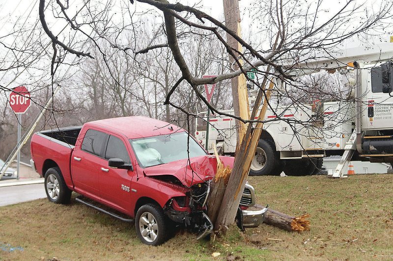 Farmington accident knocks out power